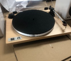 Tornamesa y Altavoces